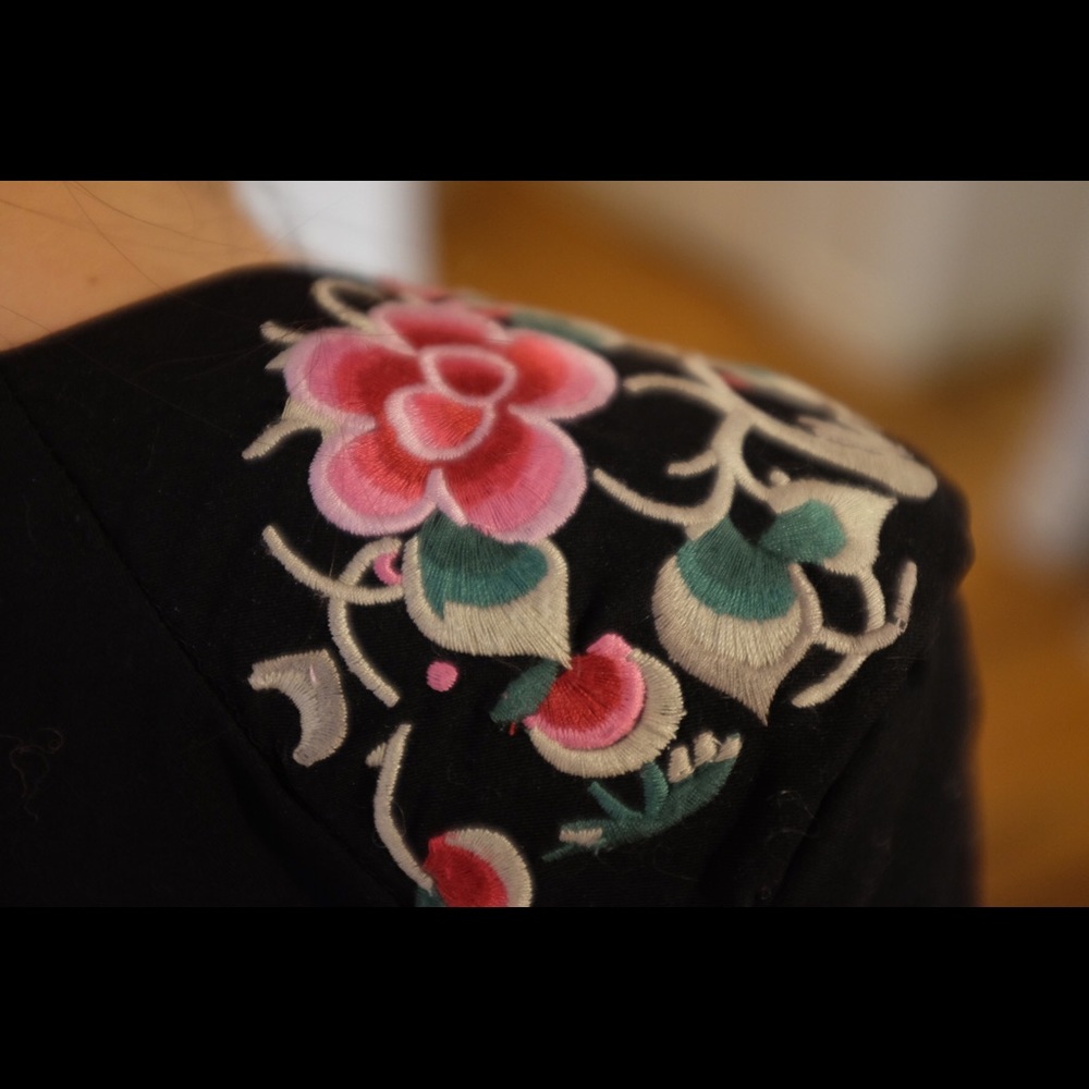 Suit - Picture 3 of 5